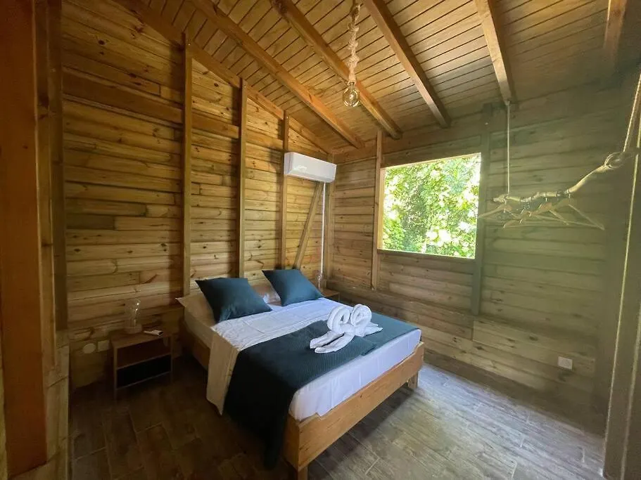 Hébergement de vacances Le Meloi Cottage Chaleureux Avec Piscine Et Plage Bouillante